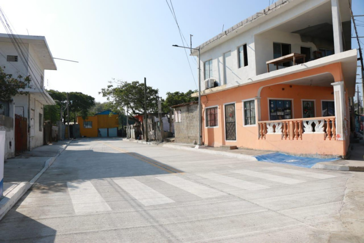 Chucho Nader cumple con más obras de pavimentación
