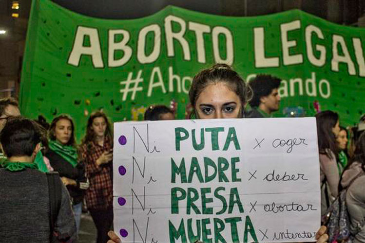 Con final abierto, senado argentino vota si legaliza aborto
