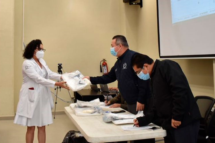 Entrega UAT plazas de campos clínicos a médicos internos de pregrado