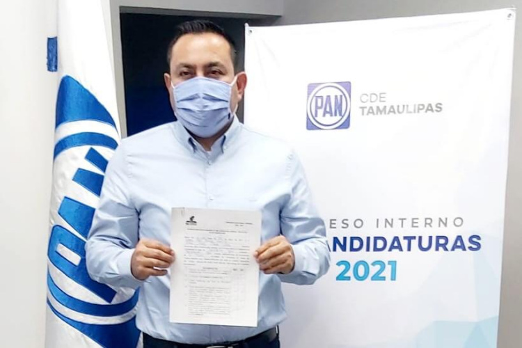 Aspirante panista de El Mante sale corriendo de su registro