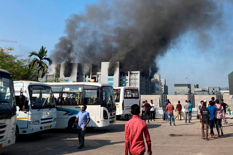 Cinco muertos en incendio en fábrica de vacunas en la India