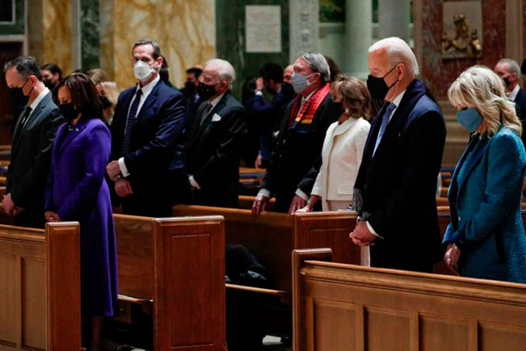 Biden asiste a misa junto a líderes partidistas
