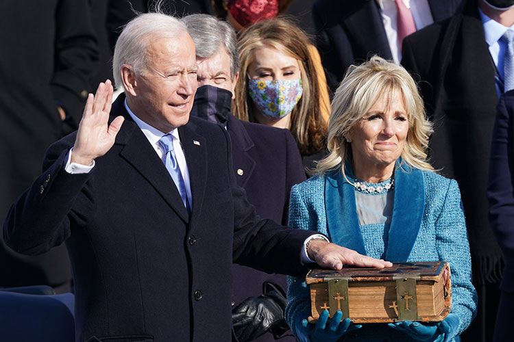 Joe Biden rinde protesta como nuevo presidente de los EU