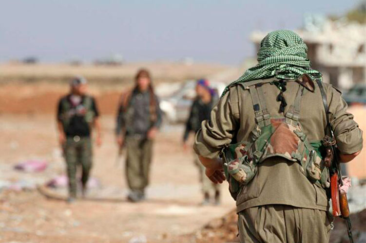 Fuerzas pro-kurdas disparan contra partidarios de Assad