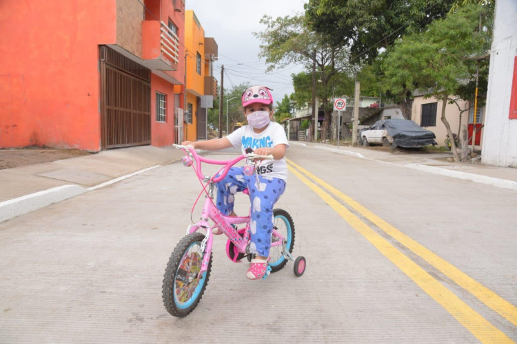 Entrega Chucho Nader Nueva Obra de Pavimentación en la colonia La Paz