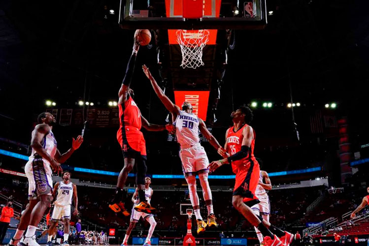 Rockets triunfan sin Harden y de la mano de Wall