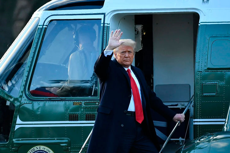 Biden asiste a misa junto a líderes partidistas