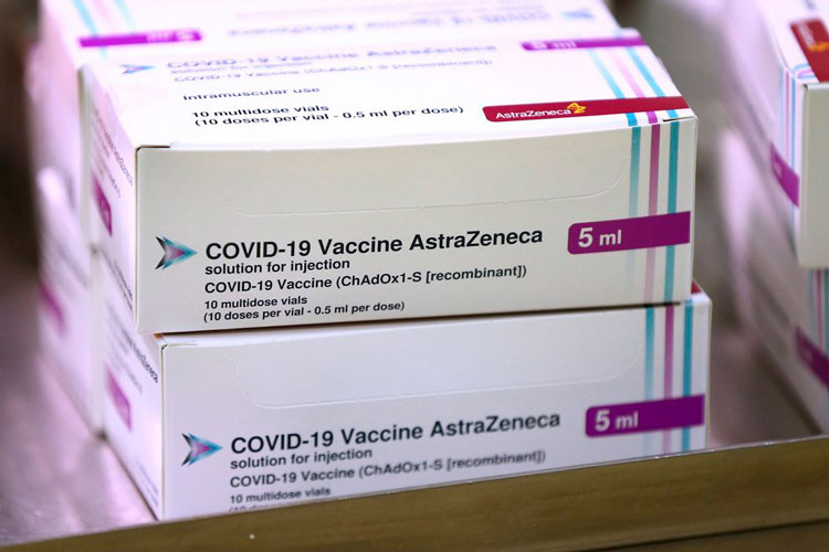 UE evalúa la vacuna de Oxford-AstraZeneca contra el COVID-19
