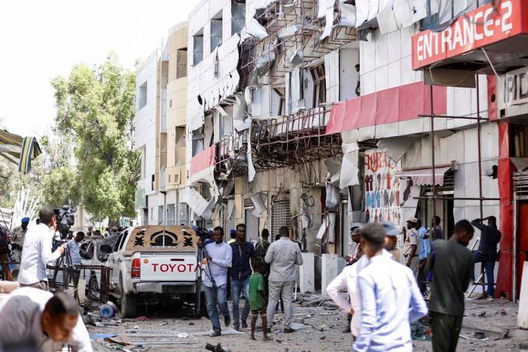 Explota camión cisterna en frontera Irán-Afganistán