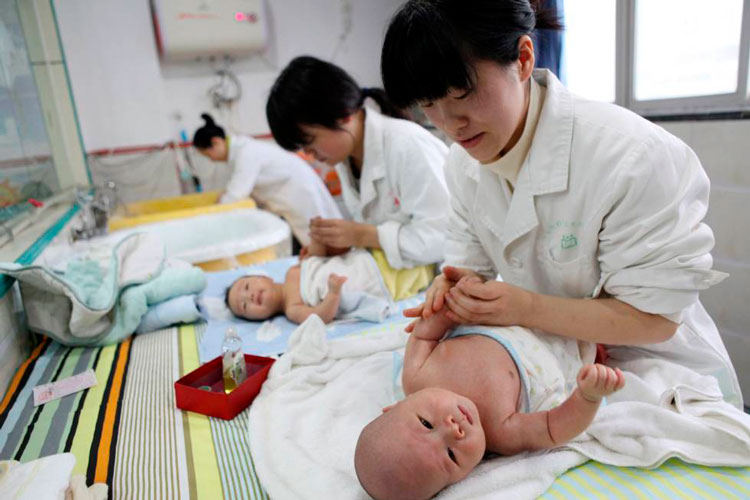 China estudias nuevas acciones para reactivar la natalidad