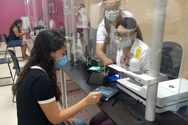 Credenciales 2019 y 2020 del INE tendrán vigencia al 6 de junio