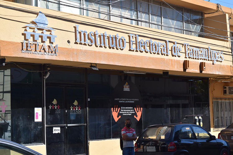 Renuncian dos aspirantes independientes ante IETAM