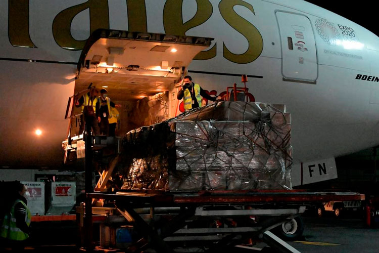 Recibe México 870 mil vacunas de AstraZeneca contra covid