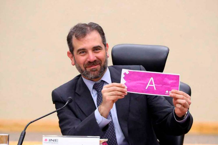 Margarita va por la Cámara, Calderón se queda en la banca