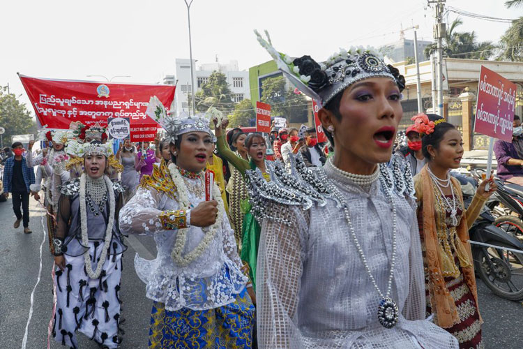 Minorías se unen a protestas masivas contra golpe en Myanmar
