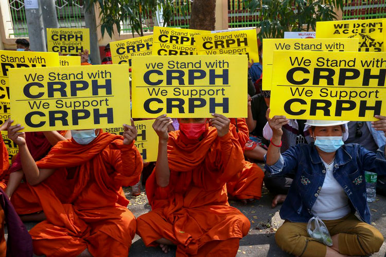 Policía de Myanmar endurece represión contra las protestas
