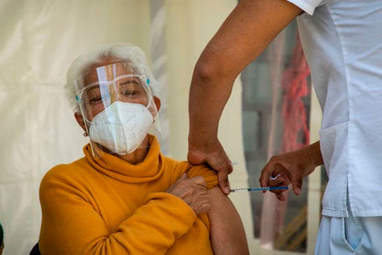 Mantiene EU restricciones para viajes no esenciales en frontera con México