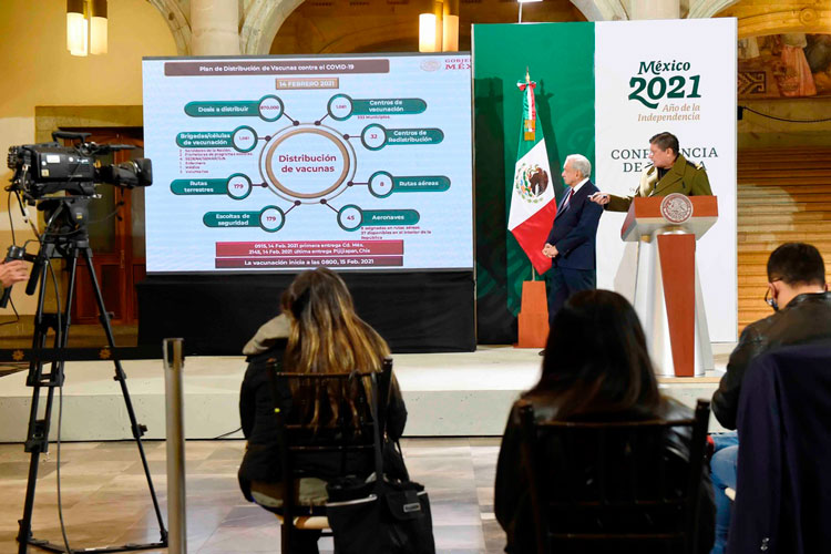 Recibe México 870 mil vacunas de AstraZeneca contra covid