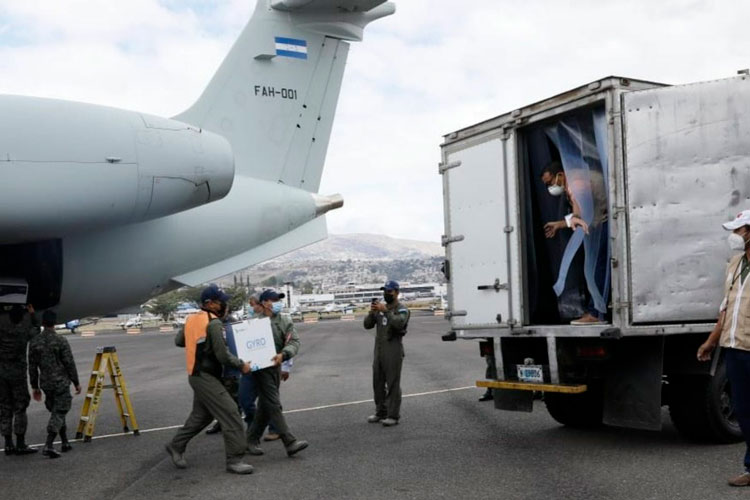 Reciben Honduras y Guatemala 10 mil vacunas donadas por Israel