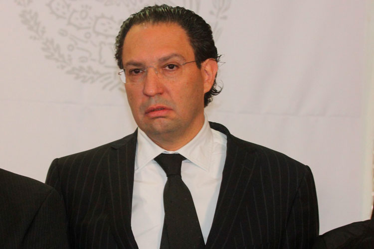 Arrecia la guerra de Morena contra el INE