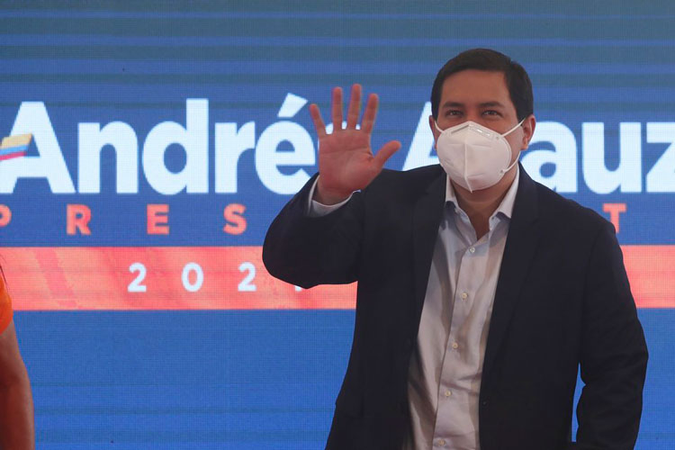 Juez otorga 9 recursos más para frenar ley Eléctrica de AMLO