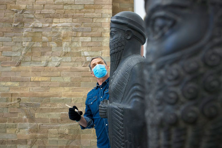 Berlín reabre centros culturales pese a repunte de virus