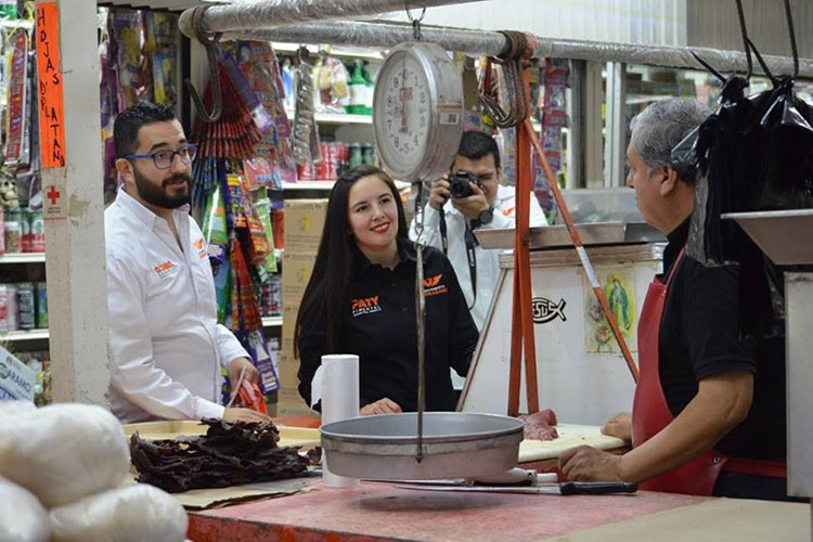 Gustavo regresa a las urnas; Va contra Soto