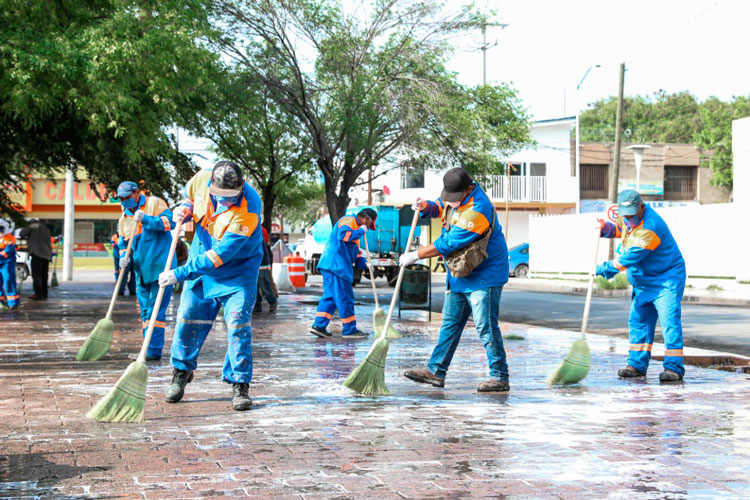 Desinfecta PCyB plazas 1 de Mayo e Insurgentes