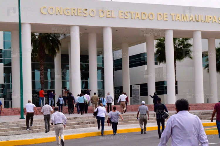 Exigen maestros jubilados regreso de pago en Salarios Mínimos