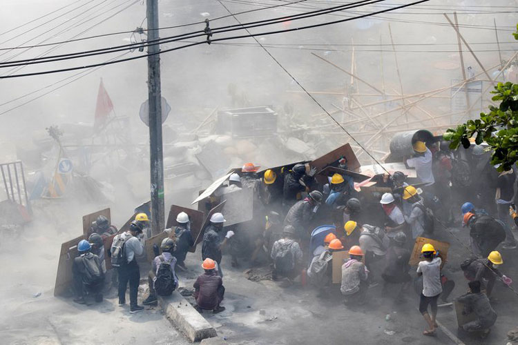 Fuerzas Myanmar matan a al menos 6 manifestantes