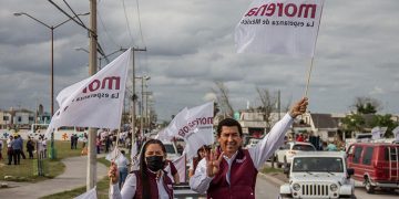 Mantienen protestas por imposiciones en Morena