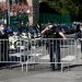 Mujer policía francesa muere apuñalada en afueras de París