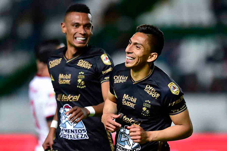 Pumas rescata agónico empate ante Pachuca