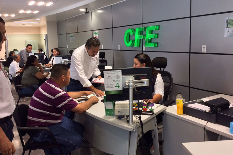 ‘Nos dieron el paso’, dice AMLO tras omitir el rojo en semáforo