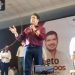 Le arrojan ‘fajos de billetes’ a Mario Delgado en Matamoros