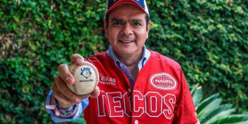 Celebran Rivas y aficionados playball de Tecos en La Junta