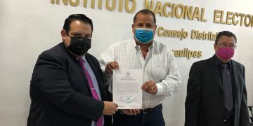 Entrega INE constancia de mayoría a Oscar Almaraz Smer