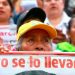AMLO y familiares de los 43 de Ayotzinapa se reúnen en Palacio Nacional