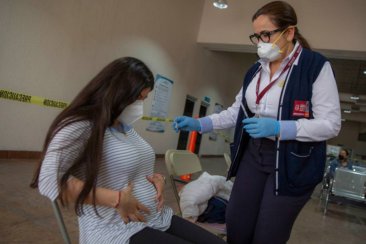 Llega un millón de vacunas Sinovac al AICM