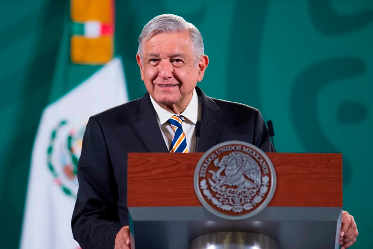 En periodo neoliberal, medios de comunicación ocultaron el saqueo: AMLO