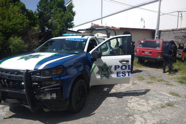 Aseguran arma, vehículos y tres detenidos