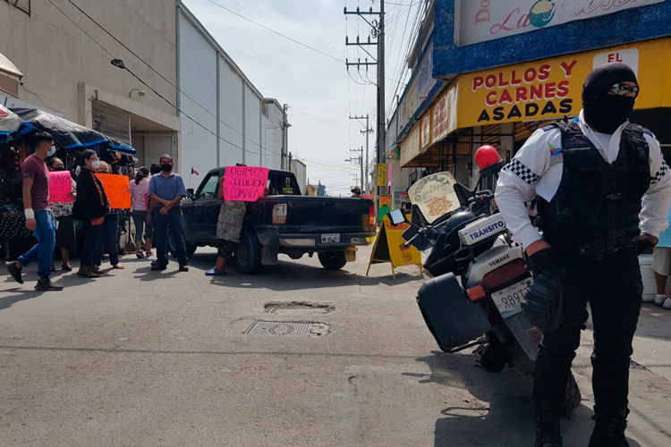 Bloquean centro de Victoria por fugas de aguas negras