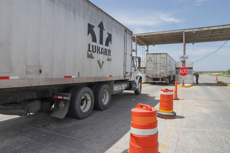 Mantienen cierre en Km 26 por daños viales