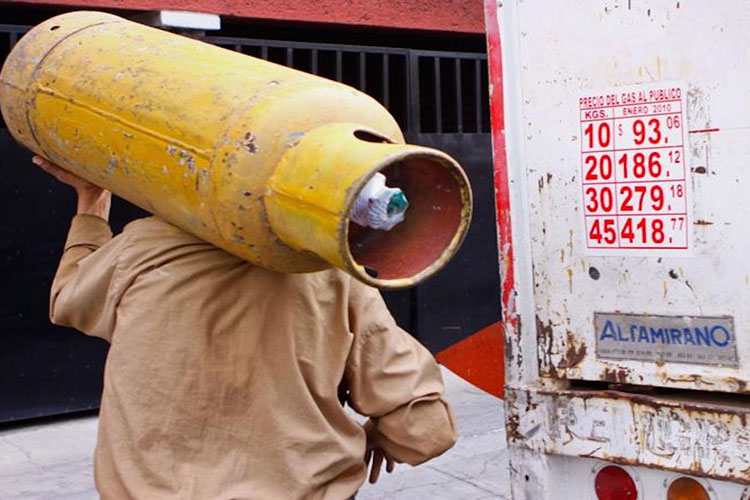 Cofece exhorta a CRE respetar procesos para fijar precios del gas LP