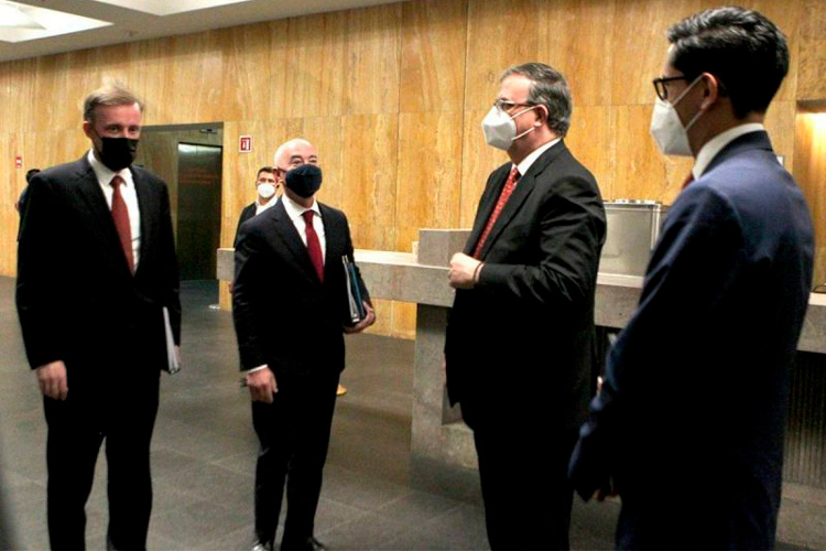 Políticos mexicanos, entre los que más lavan dinero con casas en EU