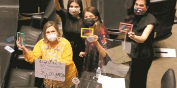 Impide bloque opositor periodo extra que discutiría revocación
