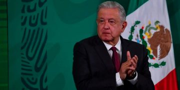 AMLO anuncia federalización en Salud