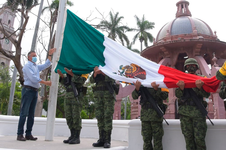 Celebra Chucho Nader 211 Aniversario de la Independencia de México
