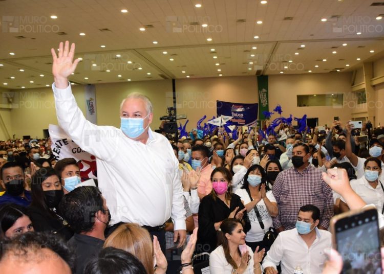 Destapan líderes a César Verástegui para buscar la gubernatura