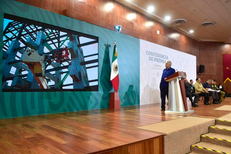 Comparece Anaya por sobornos y su defensa pide un receso